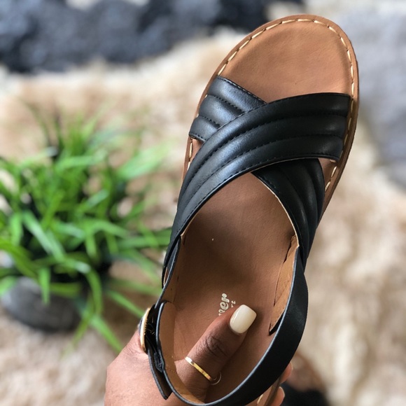 Lena - Picture 3 of 5